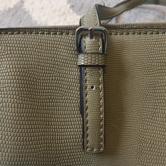 G by Guess green purse - Picture 6 of 8
